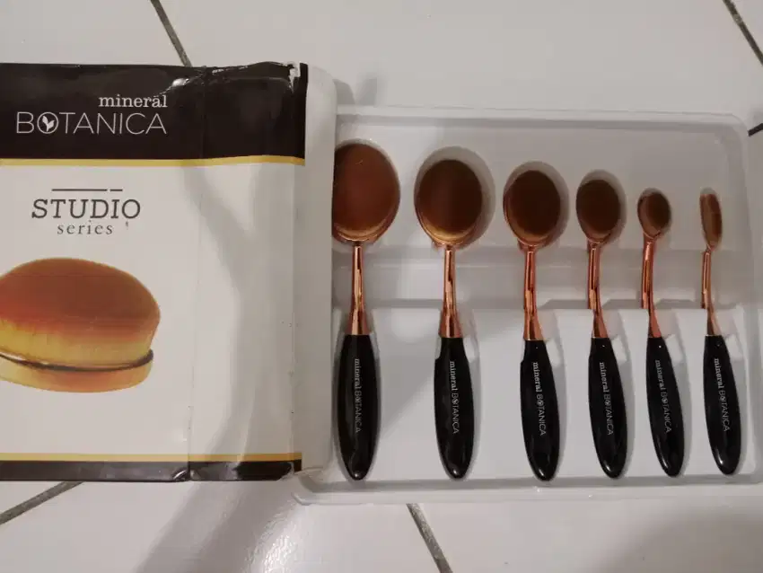 Pro oval Brush Set Mineral Botanica