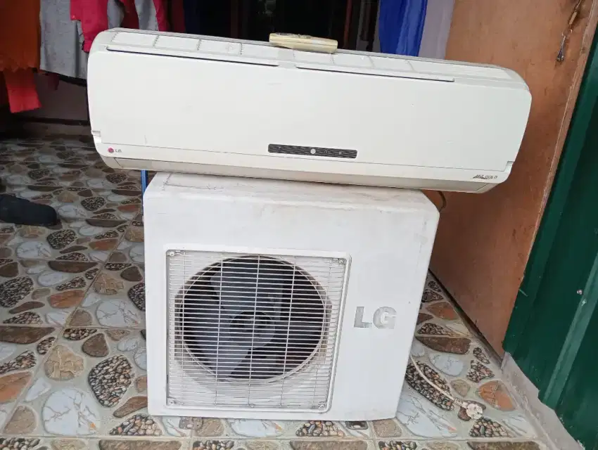 Jual AC seken 0,5pk merk LG