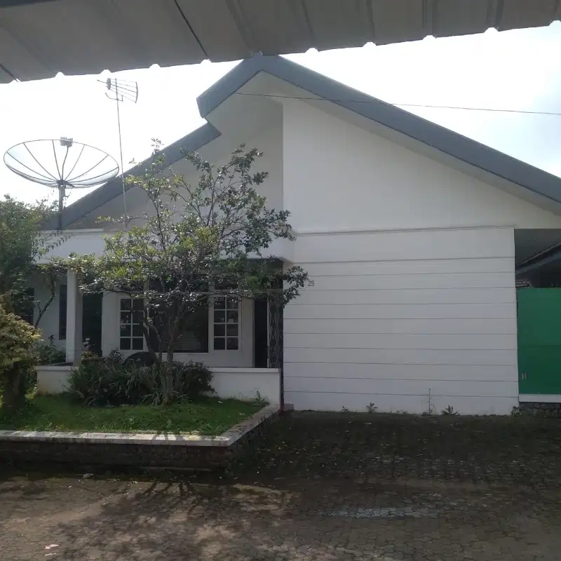 rumah villa di kawasan asri dan sejuk di indo alam