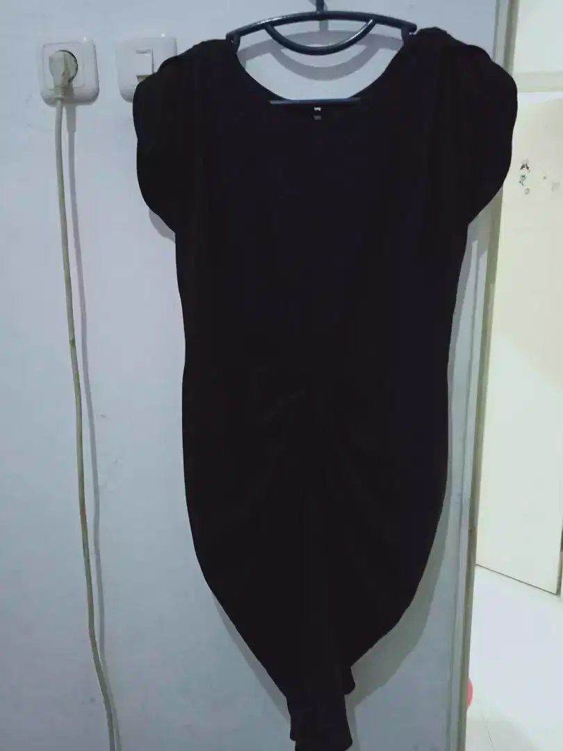 Jual dress wanita merk guess ori,sekali pakai.