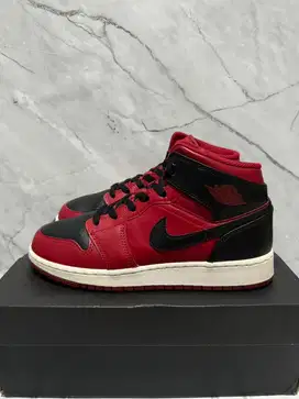 Air Jordan Mid Gym Red