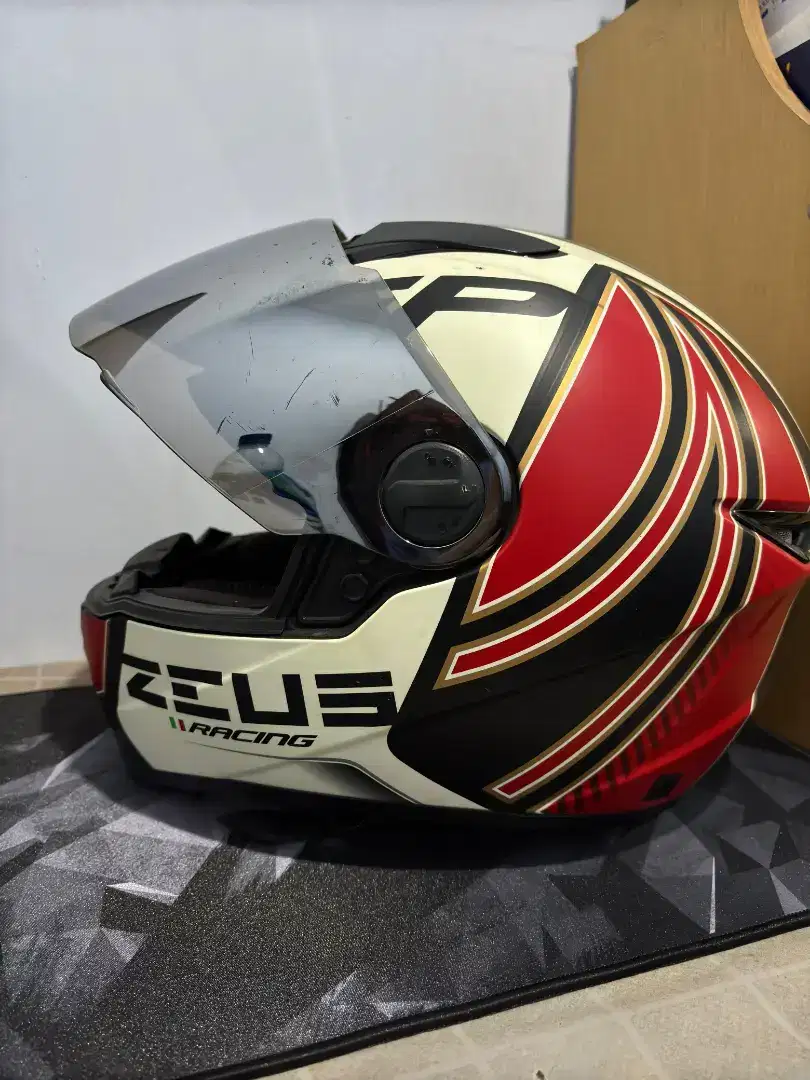 Zeus GP 811 ( M ) | SECOND | Red White Balck Matte Doff