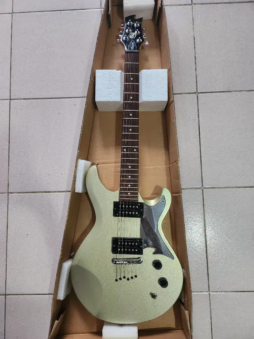 Gitar listrik Cort Zenix Original metalik olive