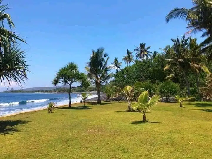 Beach front land for sell under price in Pantai Seraya Karangasem Bali