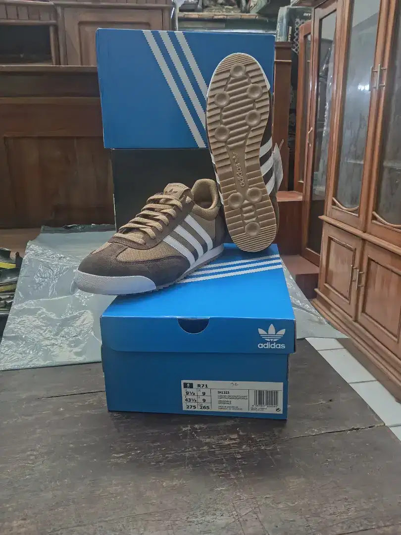 Sepatu Sneakers Adidas R71, IH1323, Original, Brown/White, Size 43⅓