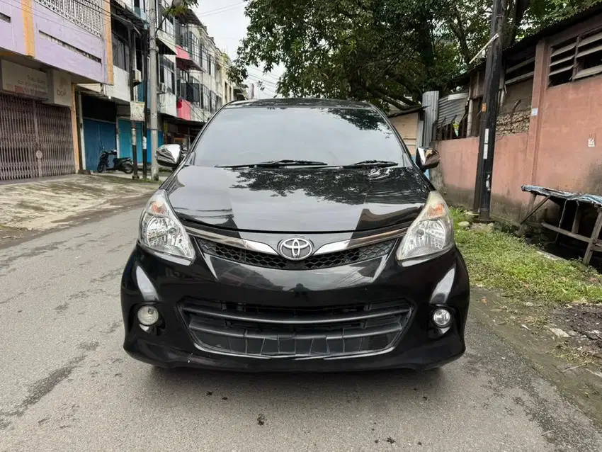 Toyota Avanza Veloz 1.5 Matic 2012 Hitam