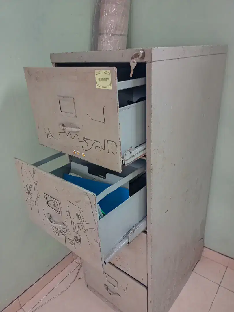 Dijual filling cabinet / rak arsip