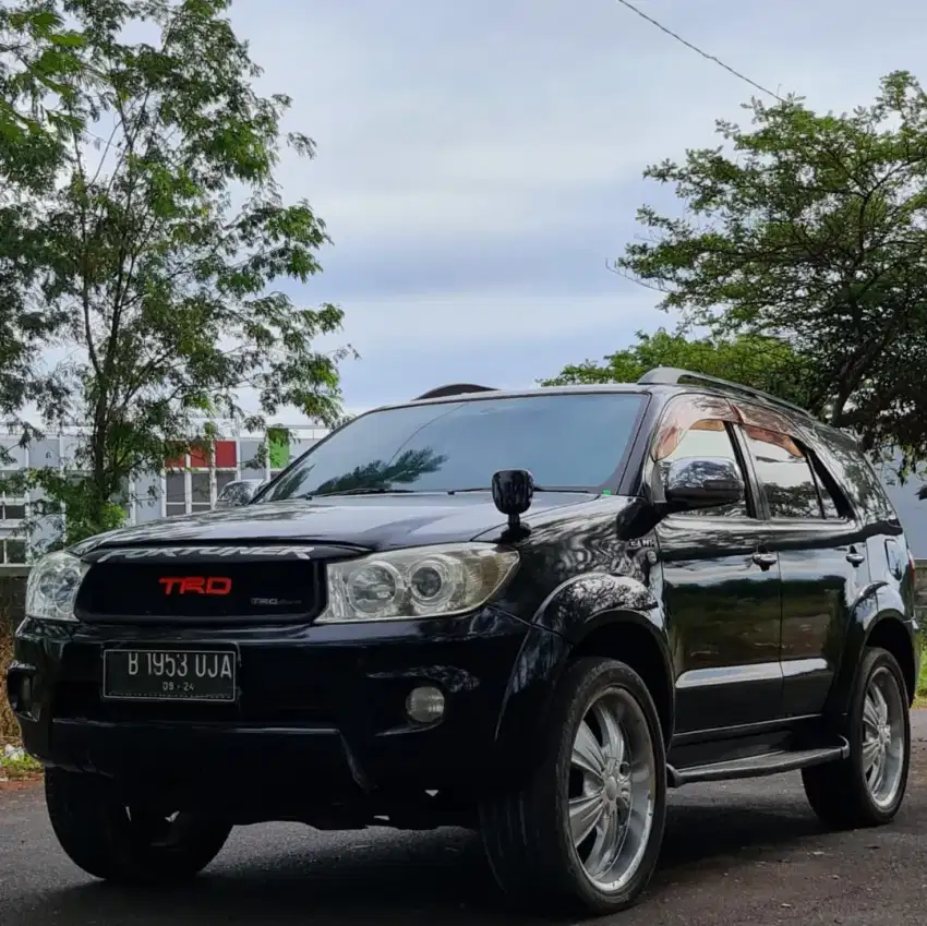 Tdp30jt New Fortuner 2.7 G Lux Bensin Matic 2010 Nik 2009 Hitam Kredit