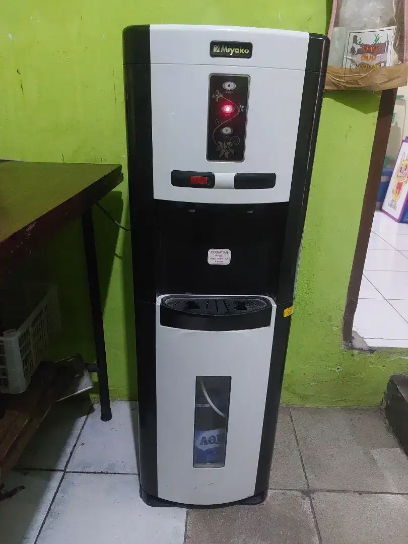 Jual Dispenser Galon bawah Miyako  bekas