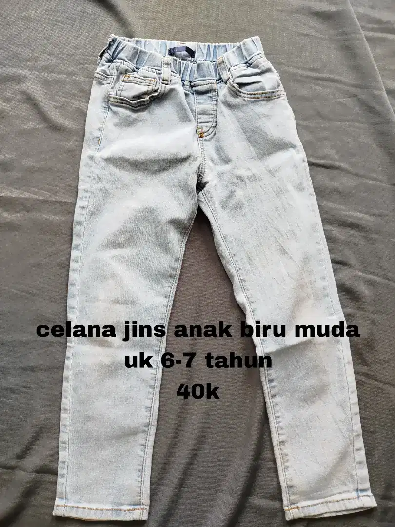 Celana jins anak biru muda