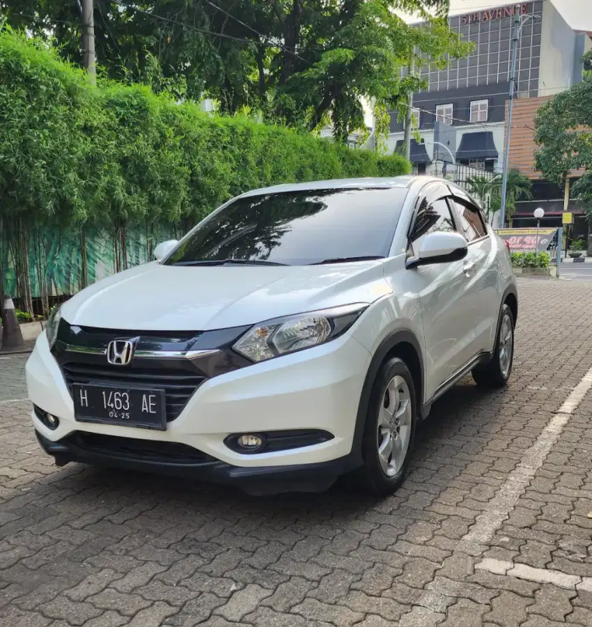 HRV 2015 tipe E/CVT atas nama sendiri.