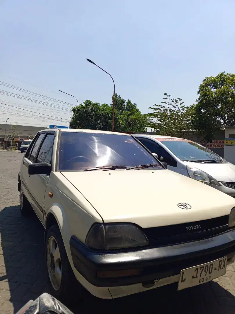 Toyota Starlet 1300 cc putih mulus kondisi normal