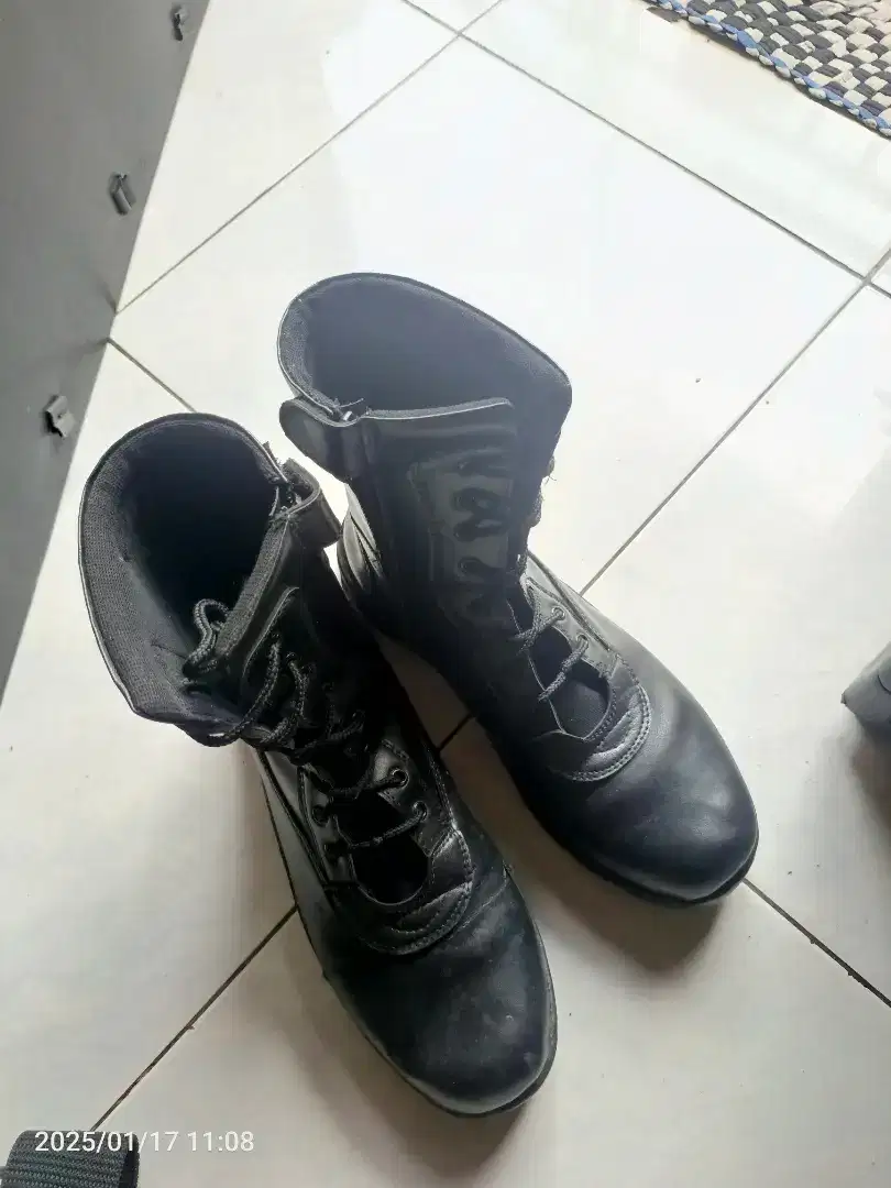 Sepatu pdl satpam dan kopel