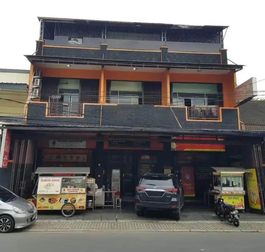 Ruko Klender: 3 Ruko Gandeng, 3 Lantai, LT 219 m2, Jalan Raya, Murah