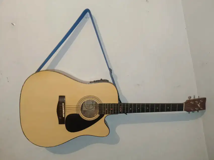 Dijual Gitar Akustik Yamaha F 310