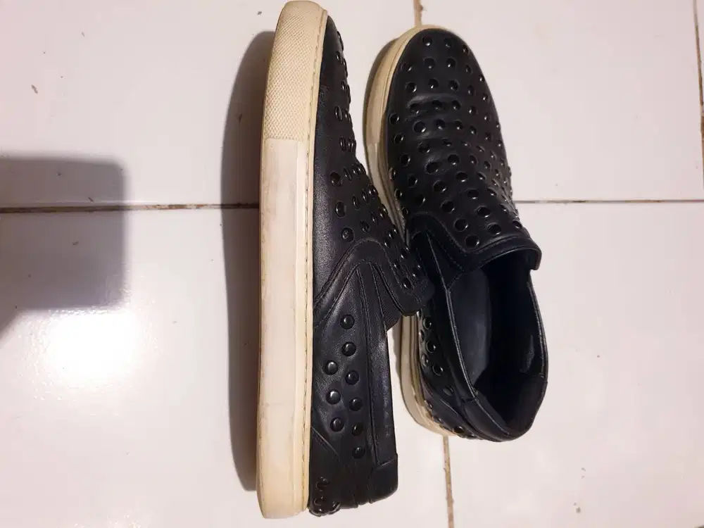 Slip on studed saint laurent bukan gucci prada balenciaga