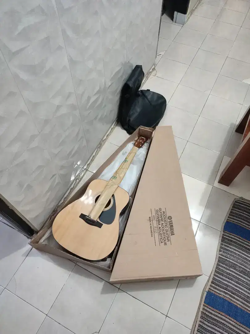 Gitar Yamaha F-310 original mulus