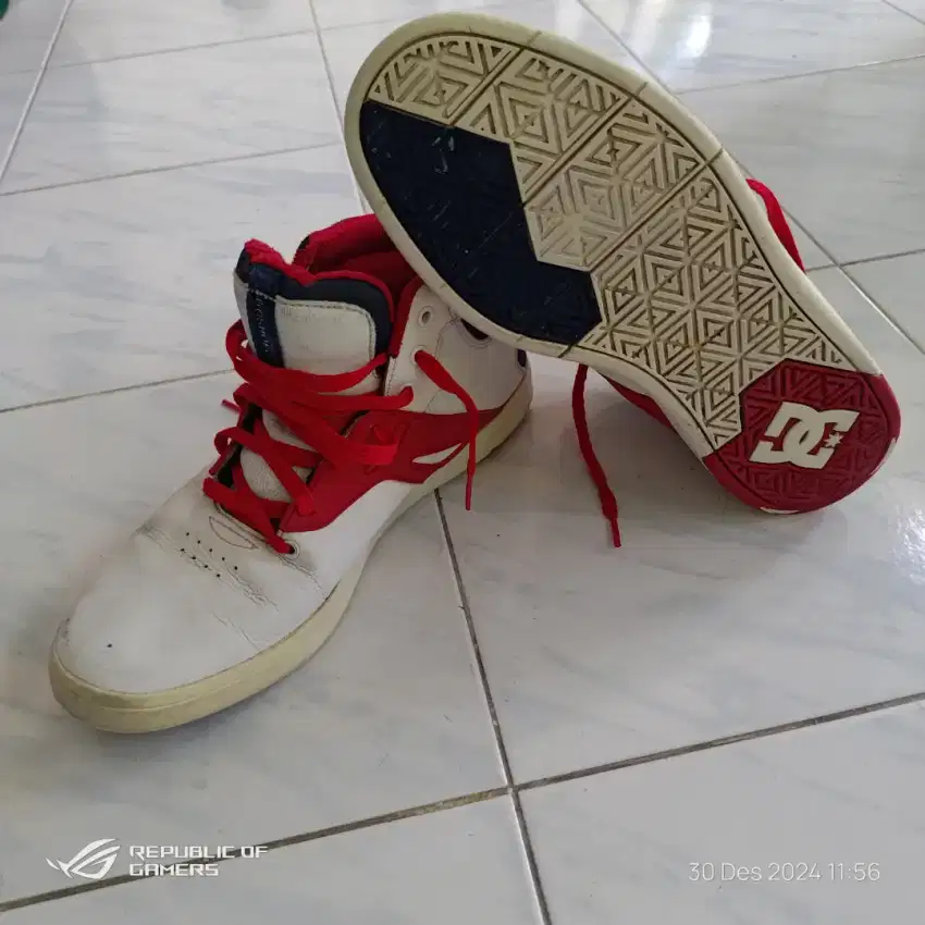 WTS Sepatu DC shoes