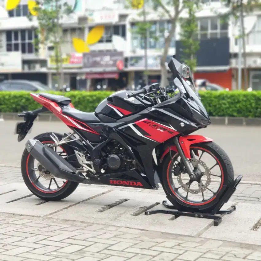 HONDA CBR 150 R TAHUN NIN 2020 LOW KM 18K