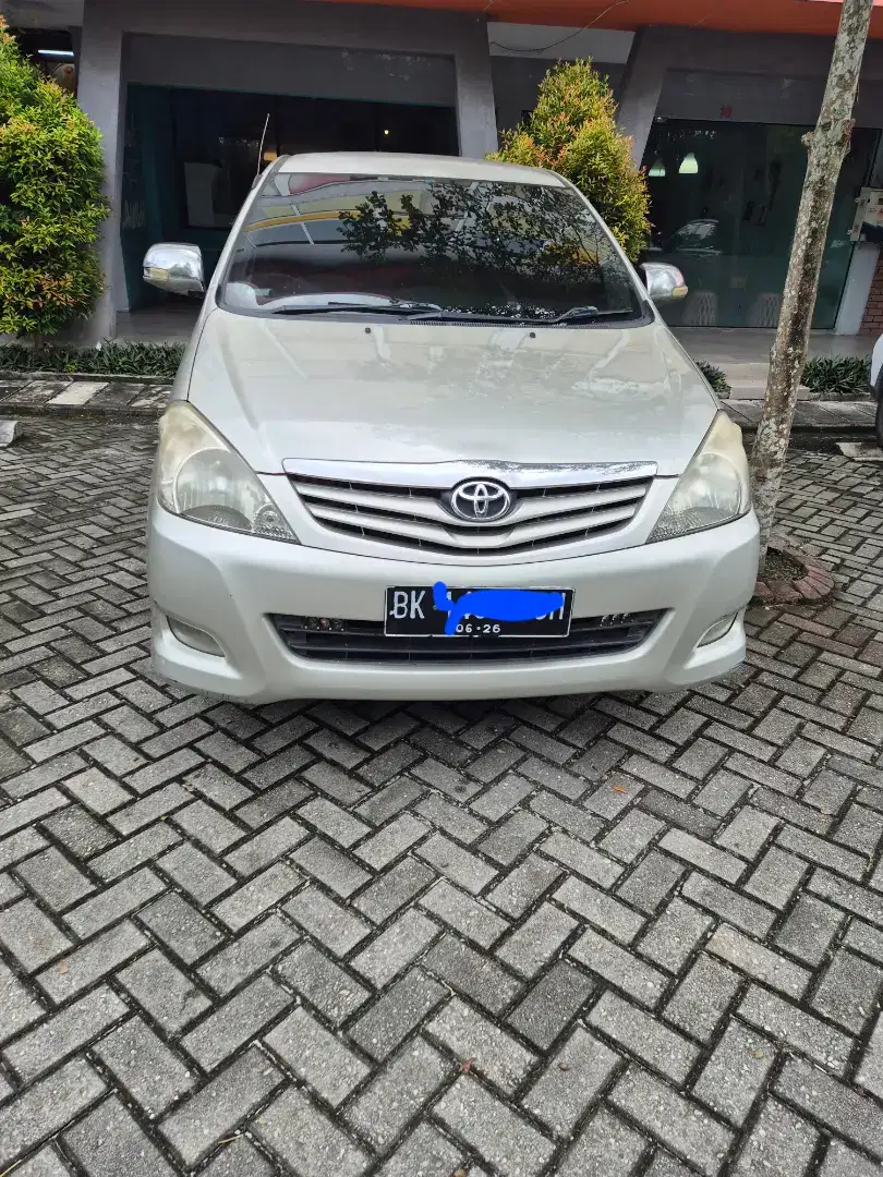 Toyota kijang innova 2011 solar matic