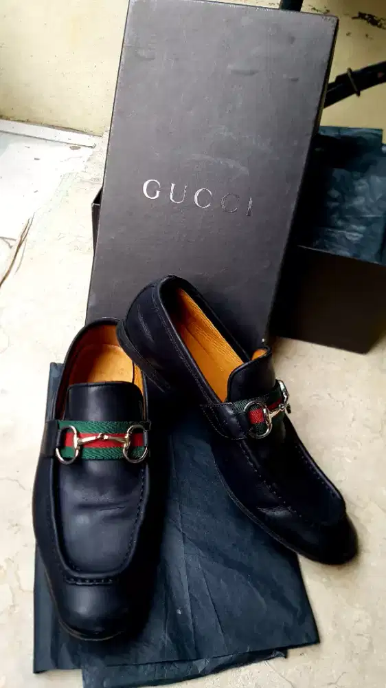 Sepatu kulit Gucci
