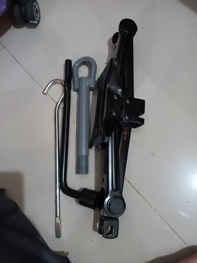 Dijual 2 pcs dongkrak mobil