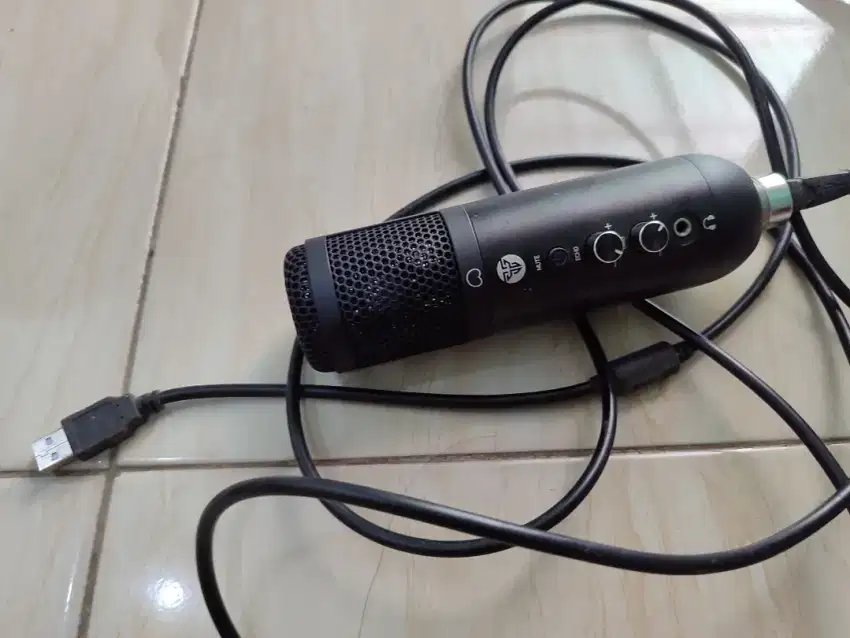 MIC FANTECH LEVIOSA