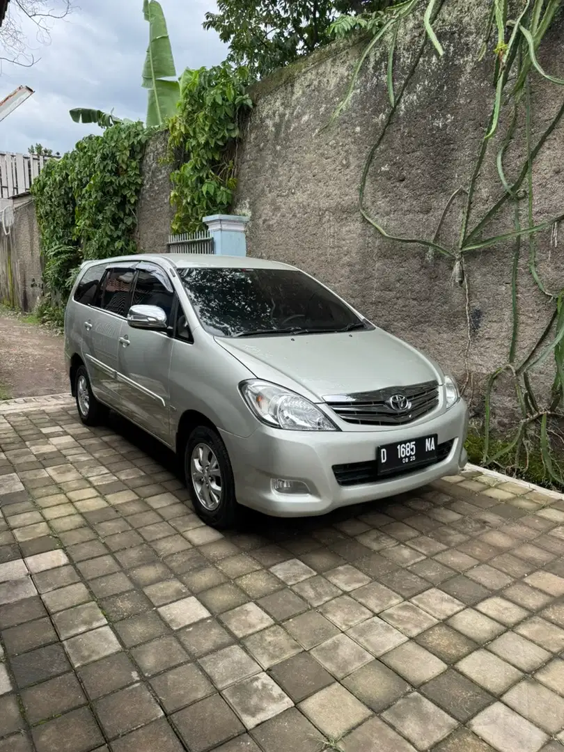 Toyota Kijang Innova 2010 Bensin