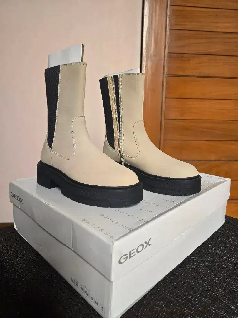 Sepatu geox breathes