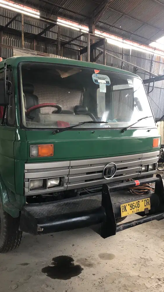 Tractor head trado trailer Nissan UD CKA12 220ps Trailer Trado