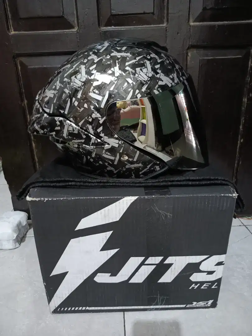 Helm JITSU JS1, Carbon Forged Series, Flat Visor Iridium Silver