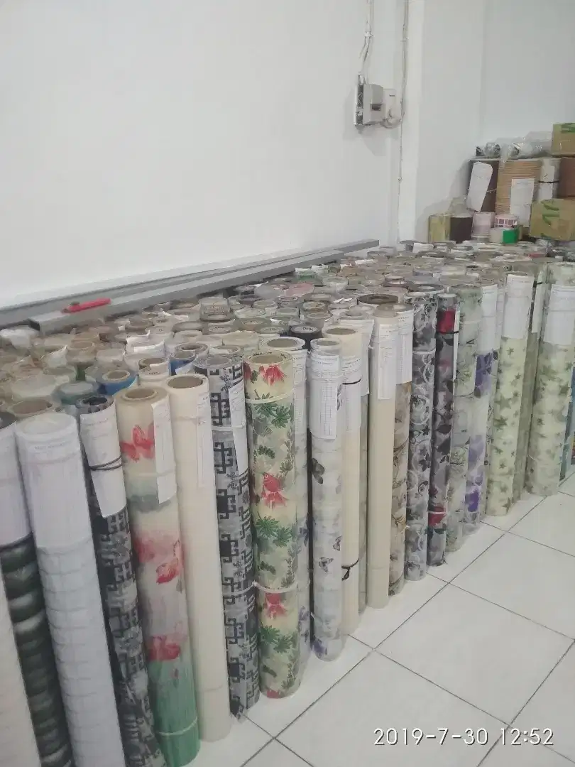 Spesialis Kaca Film Cutting Sticker Kantor Rumah Gedung Mobil Murah