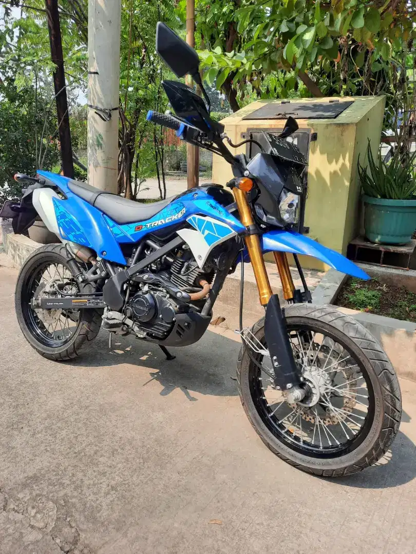 Dijual Kawasaki D-Tracker KLX 150 SE 2019 akhir, motor pajangan Mulus