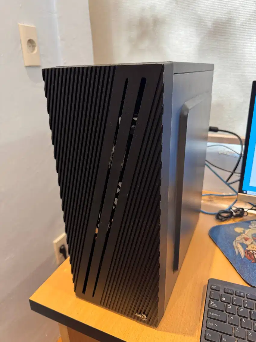 PC Asus P8Z68-V; Intel i7-2600K; Corsair Vengeance DDR3 24GB