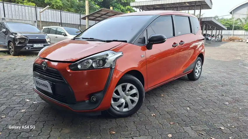 Pajak Panjang - Toyota Sienta 1.5 E Bensin-MT 2018