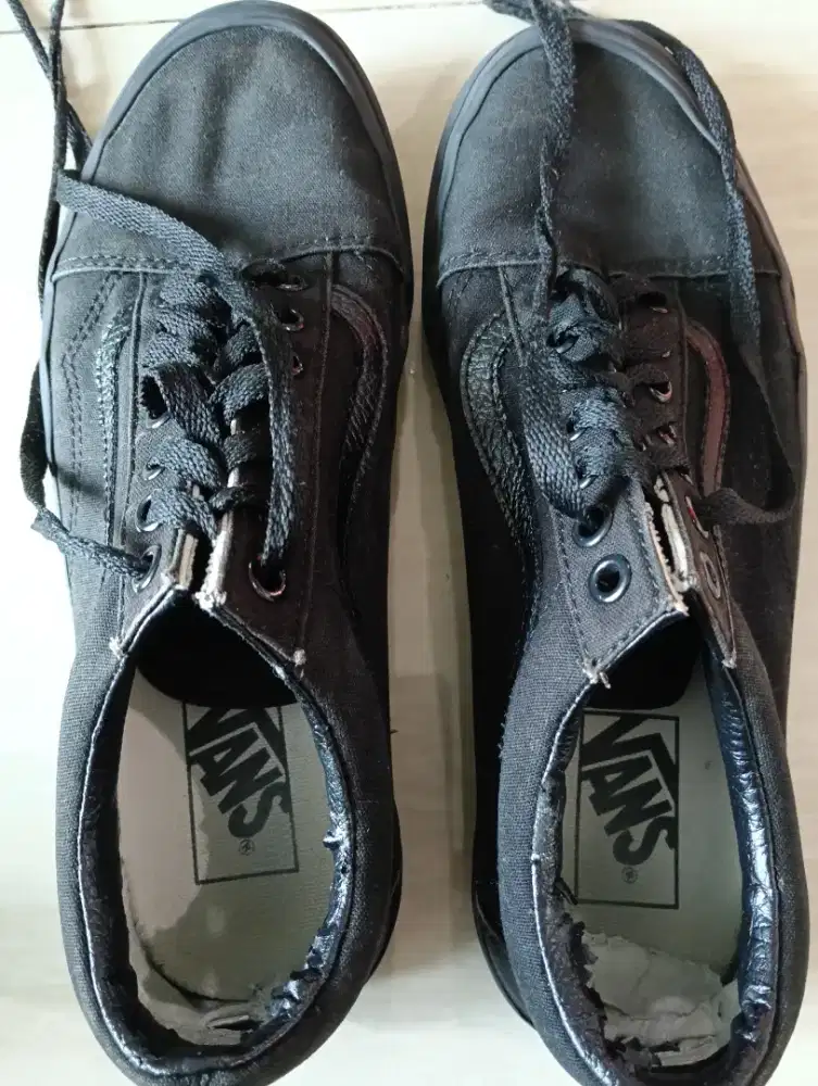 Jual Sepatu Merk Vans Size 41. Original