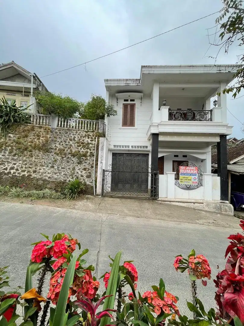 Dijual rumah semi villa