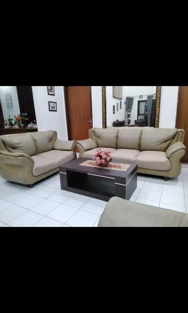 Sofa bekas, kondisi mulus