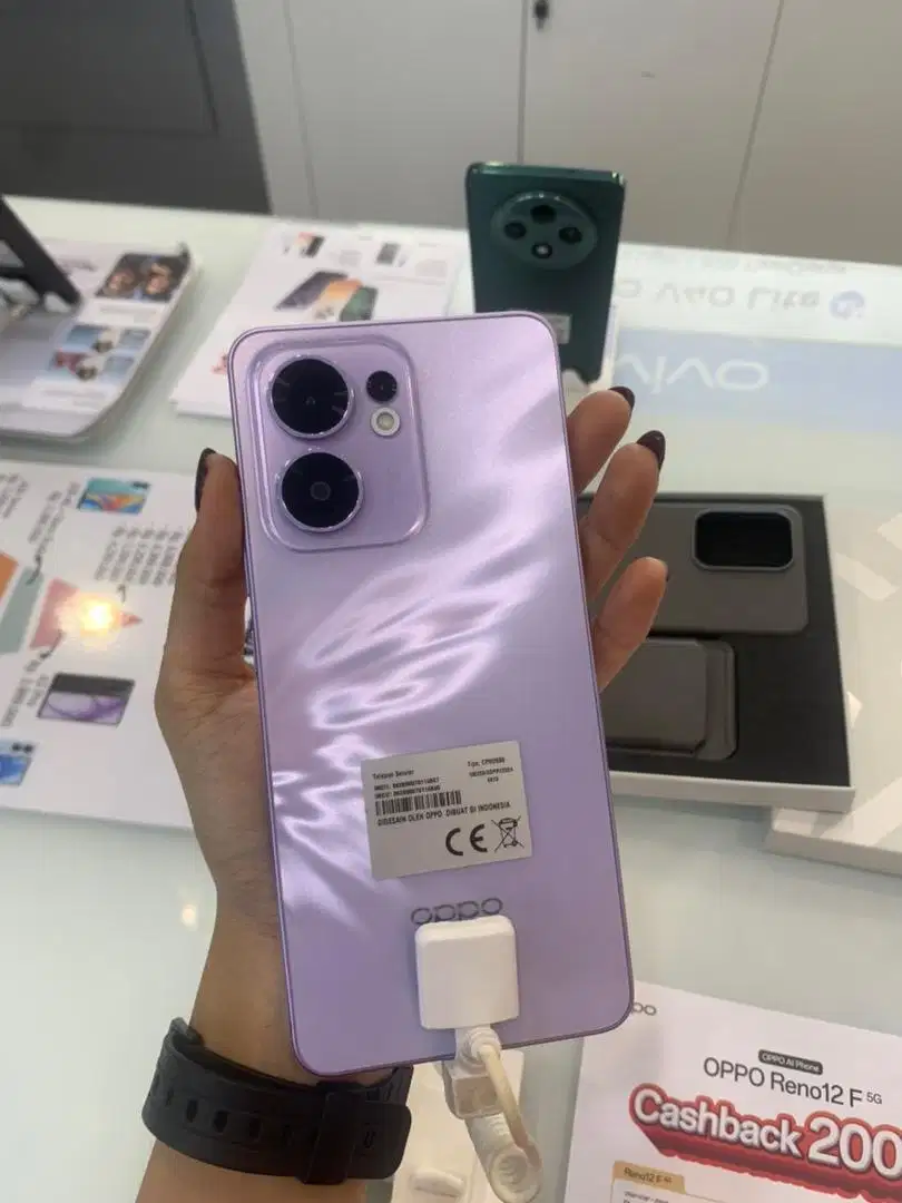 Oppo Reno 13 warna purple