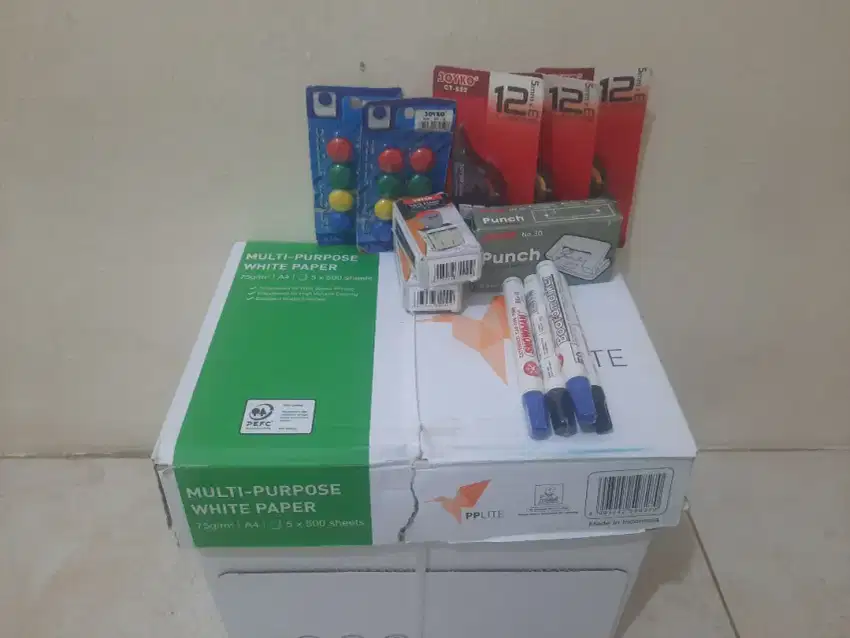 Di jual cepat ATK kertas HVS A4 75gr