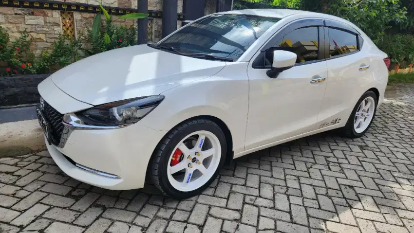 Mazda 2 sedan skyaktive