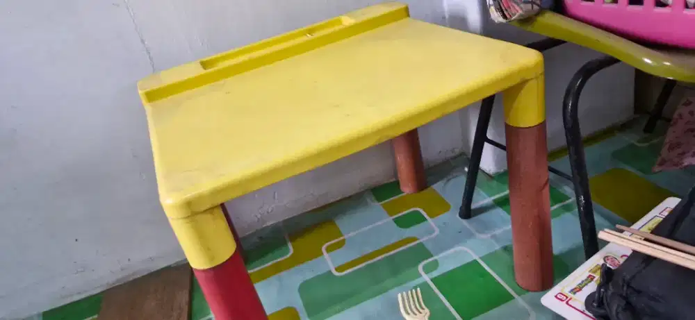 Meja anak utk belajar