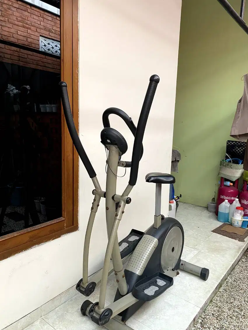 Sepeda statis/stationary bike