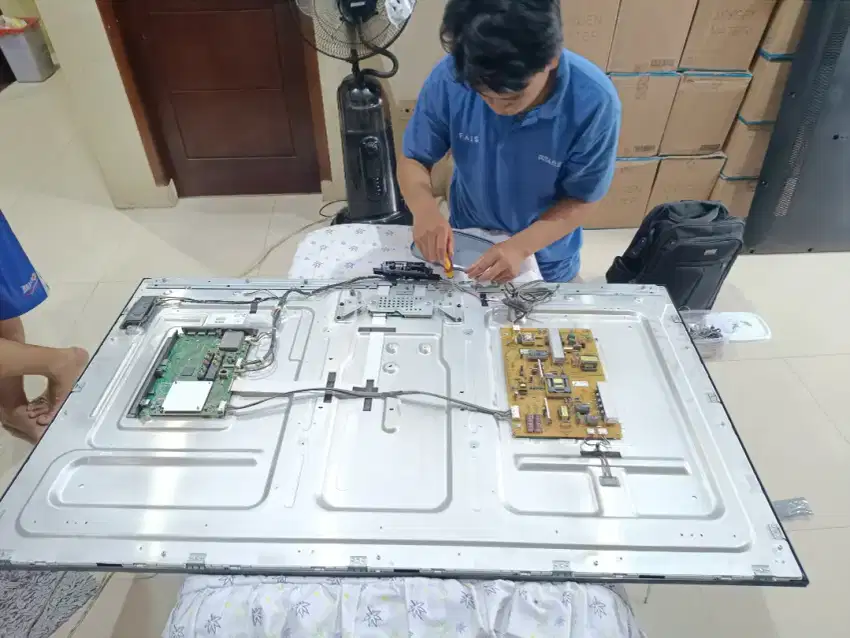 Jasa servis tv LEDpanggilan rumah semua merek dan masalah tv