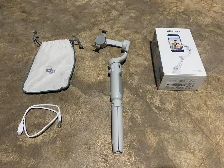 Smartphone Stabilizer Merek DJI OM 5