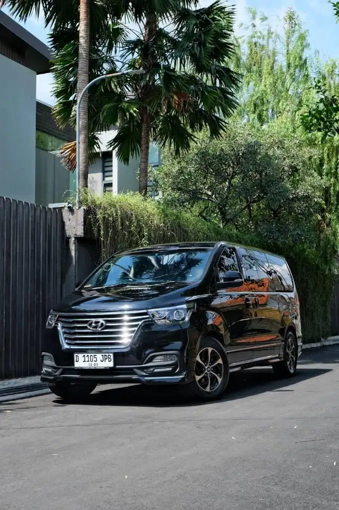 Diesel 2019 Solar Hyundai H-1 Royale H1 Hitam bandung Tukar Alphard