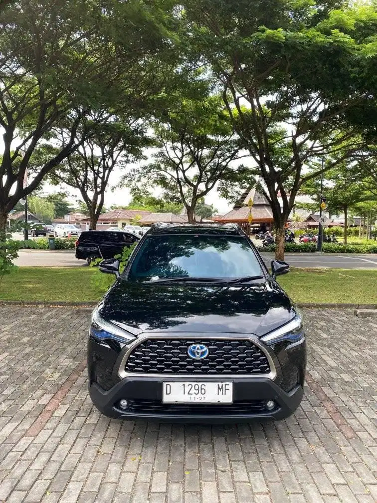 TOYOTA COROLLA CROSS HYBRID CVT 1.8 HITAM 2021 BANDUNG MATIC