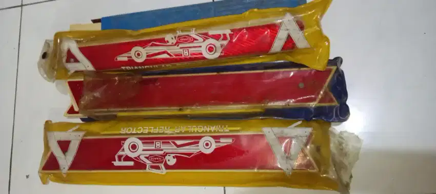 segitiga hazard pengaman mobil 4pcs nego cod rungkut ganku ok