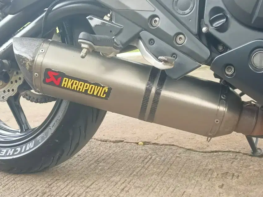 Knalpot Akrapovic Slovenia slip on Original er6n/f