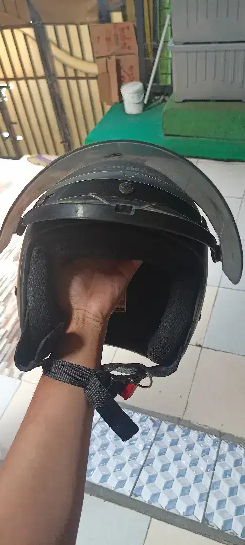 Helm bekas ( jarang dipakai )